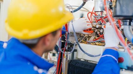 成為高級工業(yè)機(jī)器人工程師的三個階段與計(jì)算機(jī)網(wǎng)絡(luò)工程的設(shè)計(jì)與維修